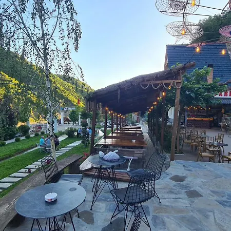 Feriested Dibra Park Agrotourism *